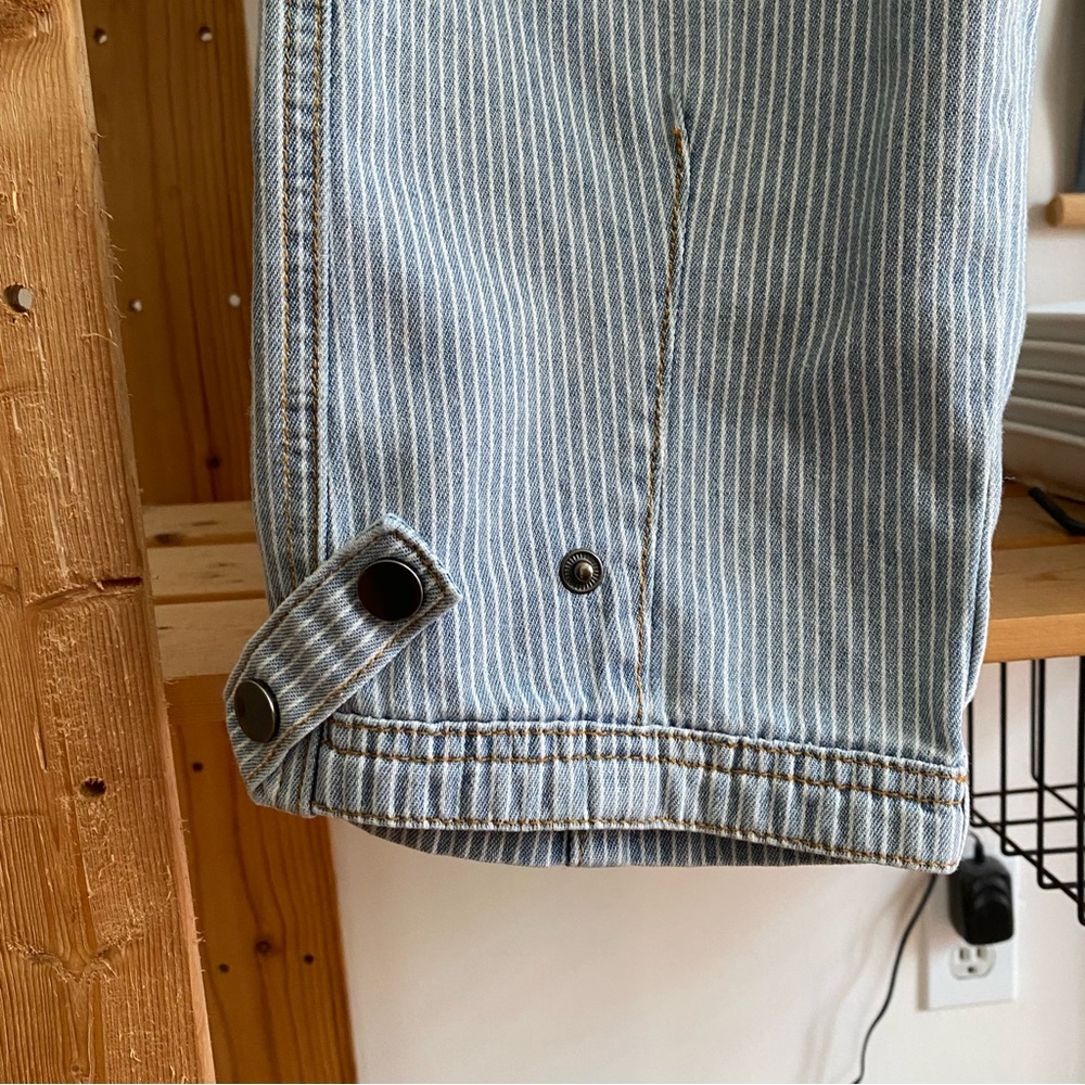 POL Light Blue Denim Cargo Jeans with Cream Pockets - Picture 8 of 16